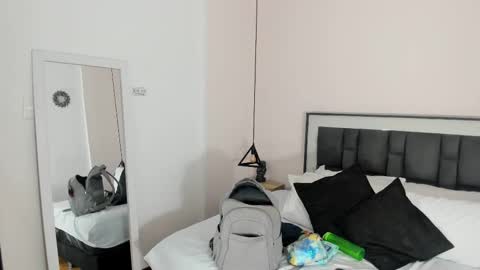 valentina online show from November 27, 2025, 9:55 am