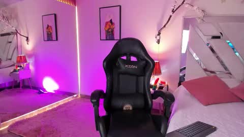 Victoria  online show from March 4, 2026, 10:16 pm