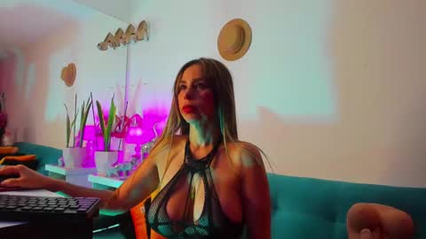 Victoria  online show from February 2, 2025, 12:24 pm