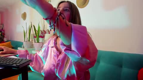 Victoria  online show from February 16, 2025, 2:32 pm