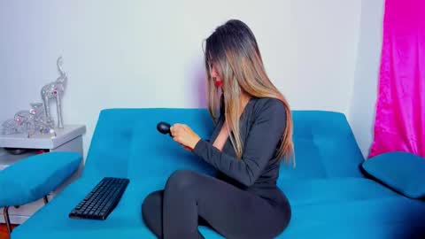 Victoria  online show from November 27, 2025, 4:53 pm