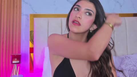  Victoria Lozano  online show from December 14, 2024, 3:47 pm