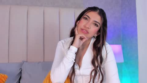  Victoria Lozano  online show from December 19, 2024, 12:56 pm