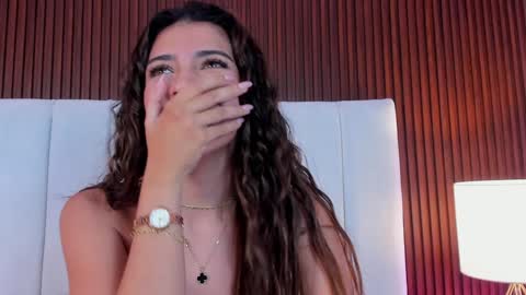  Victoria Lozano  online show from January 30, 2025, 6:54 pm