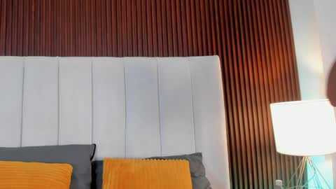  Victoria Lozano  online show from February 5, 2025, 1:00 pm