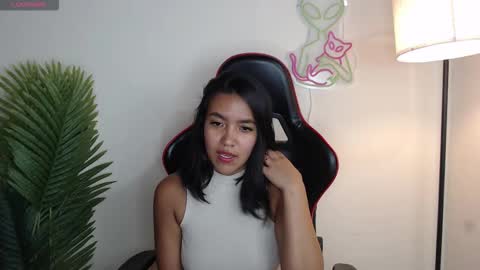 Victoria Lens online show from March 25, 2026, 2:06 am