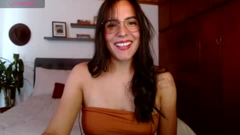 Snapshot of victoria_martelo chatting on July 2, 2026, 5:08 pm VICTORIA MARTELO online show from July 2, 2026, 5:08 pm