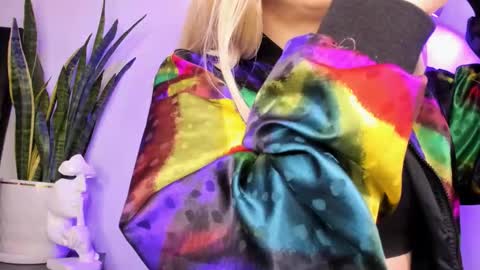 D A N I online show from November 3, 2025, 5:36 pm