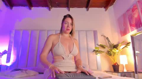 Snapshot of victoria_rash chatting on December 12, 2024, 2:44 pm VICTORIA online show from December 12, 2024, 2:44 pm