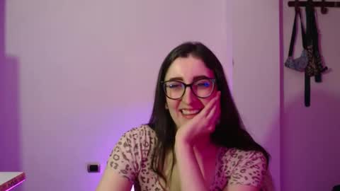 Victoria online show from October 30, 2025, 9:15 pm