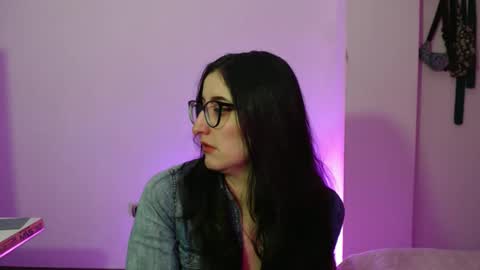 Victoria online show from November 5, 2025, 8:42 pm