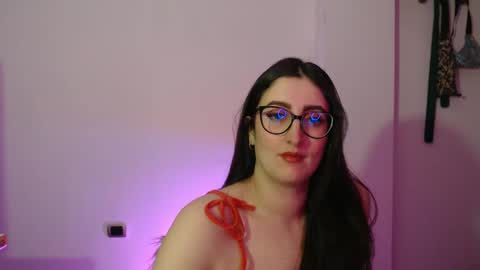 Victoria online show from November 22, 2025, 9:25 pm