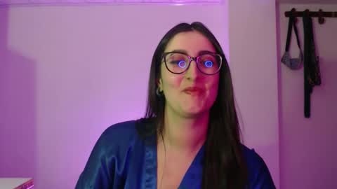 Victoria online show from January 10, 2026, 9:05 pm