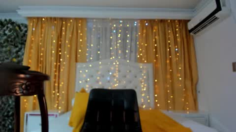 victoria_sweets_ online show from November 13, 2025, 9:03 pm