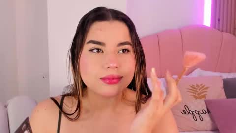 victoria  online show from December 3, 2025, 11:30 am