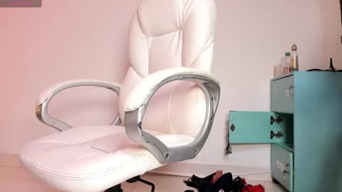 Victoria Sofia online show from February 26, 2025, 9:42 am