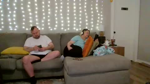 Victoria and Jesse online show from October 8, 2025, 8:01 am