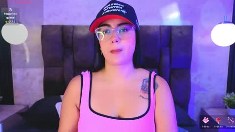 Snapshot of victoriaandrade chatting on May 1, 2026, 12:43 pm Victoria Andrade online show from May 1, 2026, 12:43 pm