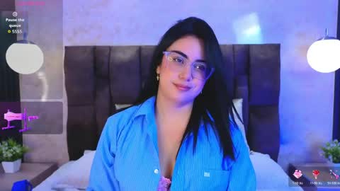 Snapshot of victoriaandrade chatting on May 19, 2026, 1:39 pm Victoria Andrade online show from May 19, 2026, 1:39 pm