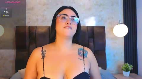 Snapshot of victoriaandrade chatting on June 12, 2026, 11:53 am Victoria Andrade online show from June 12, 2026, 11:53 am