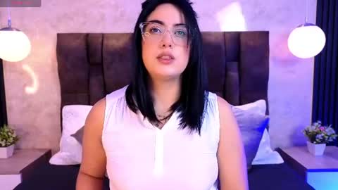 Snapshot of victoriaandrade chatting on July 27, 2026, 12:23 pm Victoria Andrade online show from July 27, 2026, 12:23 pm