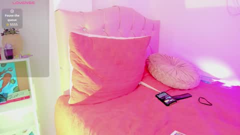 Victoria online show from October 26, 2025, 11:31 pm