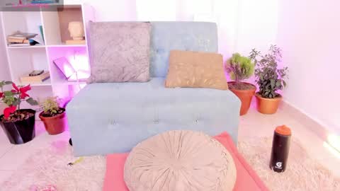 Victoria online show from April 1, 2026, 11:02 pm