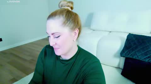 Miss V online show from November 14, 2025, 3:38 am