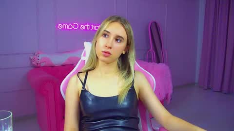 Victoria online show from October 13, 2025, 7:08 am