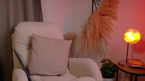 VictoriaNova online show from February 26, 2026, 6:18 pm