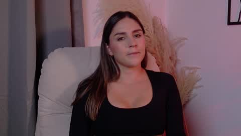 VictoriaNova online show from April 17, 2026, 1:47 pm