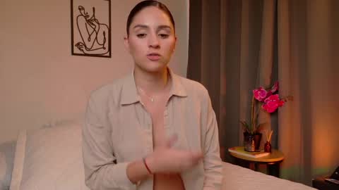 Snapshot of victorianova chatting on June 3, 2026, 5:51 pm VictoriaNova online show from June 3, 2026, 5:51 pm