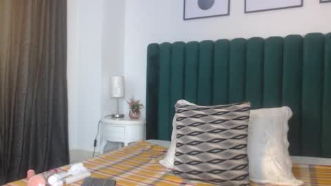 victoriaqueen_fg_ online show from October 8, 2025, 12:47 pm