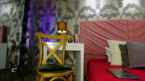 victoriaqueen_fg_ online show from November 13, 2025, 12:48 pm