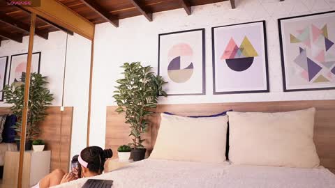 Victoria Shelby  online show from April 9, 2026, 11:37 am