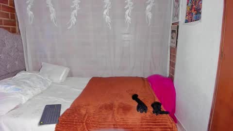 Victoria online show from February 21, 2026, 9:16 pm