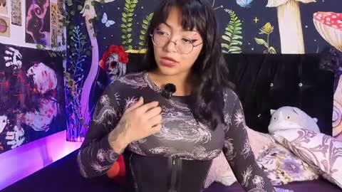 victoriia_thompson online show from April 3, 2026, 9:57 pm