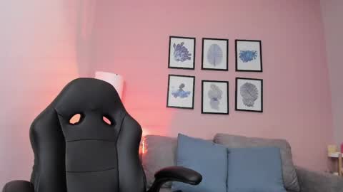 Victoria Vixen online show from April 1, 2026, 12:44 am