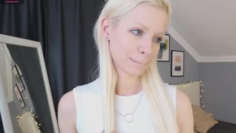 Snapshot of vienna_gones chatting on April 4, 2026, 12:24 pm Eva online show from April 4, 2026, 12:24 pm