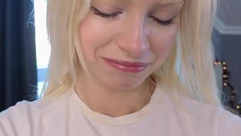 Snapshot of vienna_gones chatting on May 8, 2026, 12:54 pm Eva online show from May 8, 2026, 12:54 pm