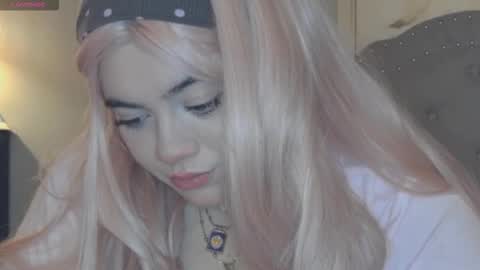 viennavisabelle online show from January 12, 2026, 6:07 am