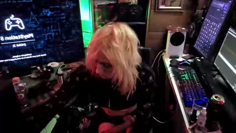 Snapshot of vievixsyn chatting on April 28, 2026, 10:53 am Vie ViXiiiN online show from April 28, 2026, 10:53 am