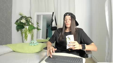 Snapshot of viictoriiasaenz chatting on April 27, 2026, 3:59 am viictoriiasaenz online show from April 27, 2026, 3:59 am