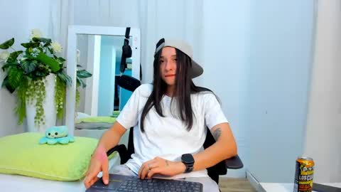 Snapshot of viictoriiasaenz chatting on April 29, 2026, 5:33 am viictoriiasaenz online show from April 29, 2026, 5:33 am