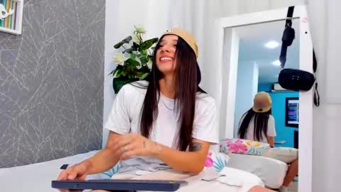 Snapshot of viictoriiasaenz chatting on June 2, 2026, 1:18 am viictoriiasaenz online show from June 2, 2026, 1:18 am