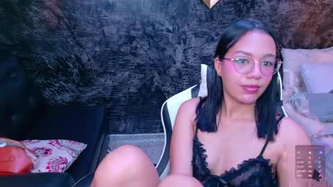 Violet online show from May 5, 2026, 9:45 pm