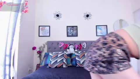 Snapshot of viioleta_cam chatting on June 20, 2026, 7:49 pm Violet online show from June 20, 2026, 7:49 pm