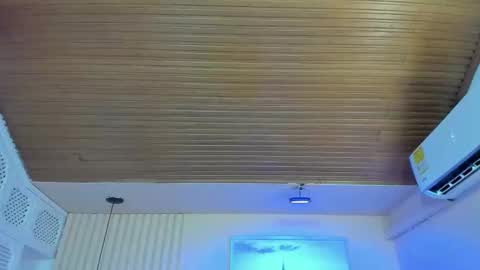 Viiolett online show from October 2, 2025, 7:43 pm