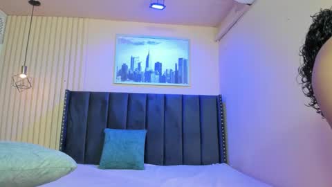 Viiolett online show from March 3, 2026, 7:42 pm