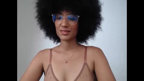 viiolettaaa online show from April 20, 2026, 7:59 pm